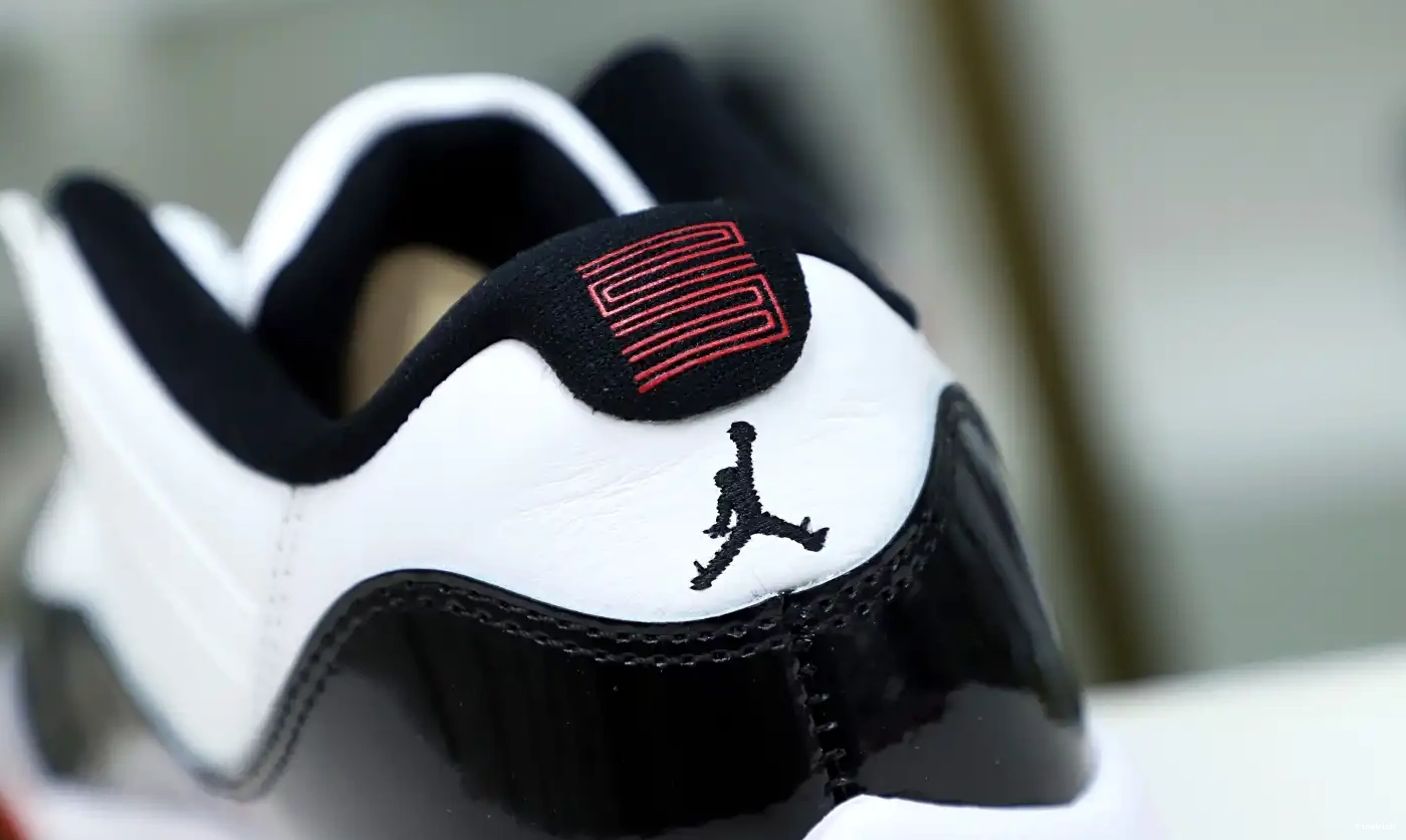 AIR WHITE LOW JORDAN 11 BRED 0602